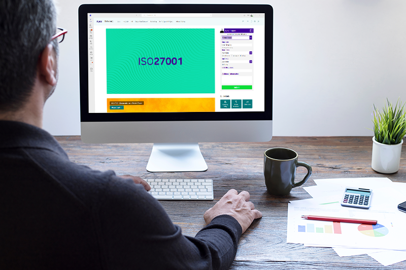 An office worker uses SharePoint Intranet 